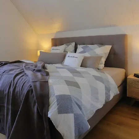 Goldener Mond * Mastershausen